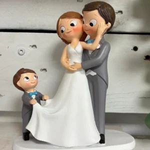 Figura de novios para tarta con niño
