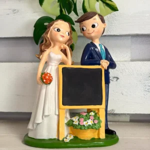 Figura de novios para tarta con pizarra